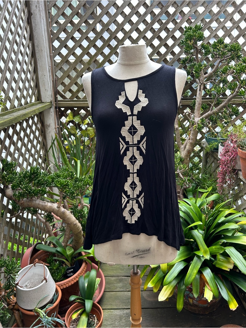 FYLO Black Sleeveless Tank with Cream Geometric Embroidery